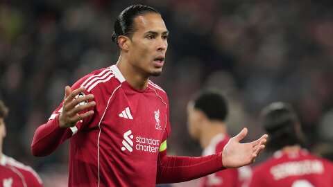  Virgil van Dijk - biểu tượng cho sự sụp đổ của Liverpool